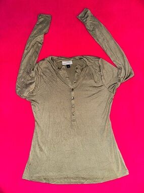 Universal Thread Women’s Beige Olive Long-Sleeve Henley Top